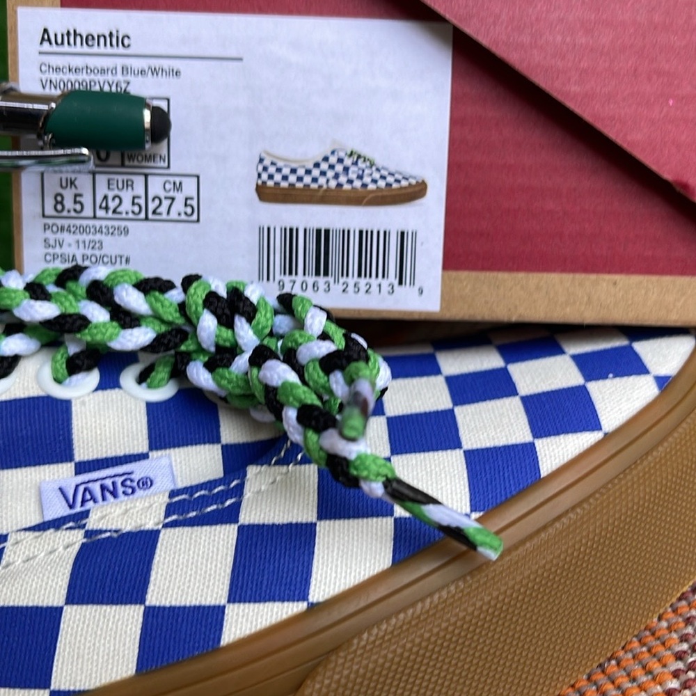 Vans Men’s Authentic
Checkerboard Blue/White
VN0009PVY6Z
Sneakers - Picture 14 of 16